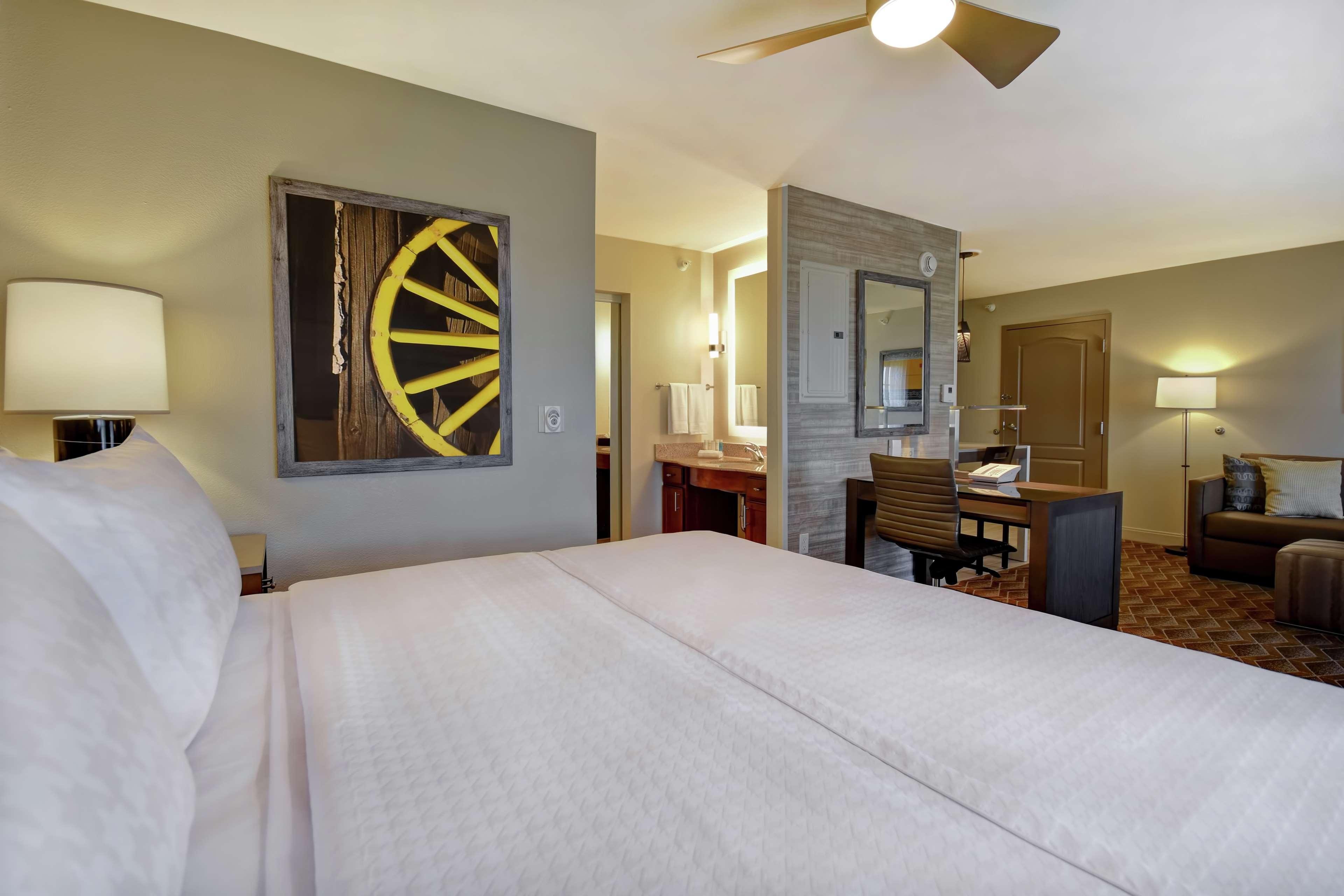 וויצ'יטה Homewood Suites By Hilton At The Waterfront מראה חיצוני תמונה
