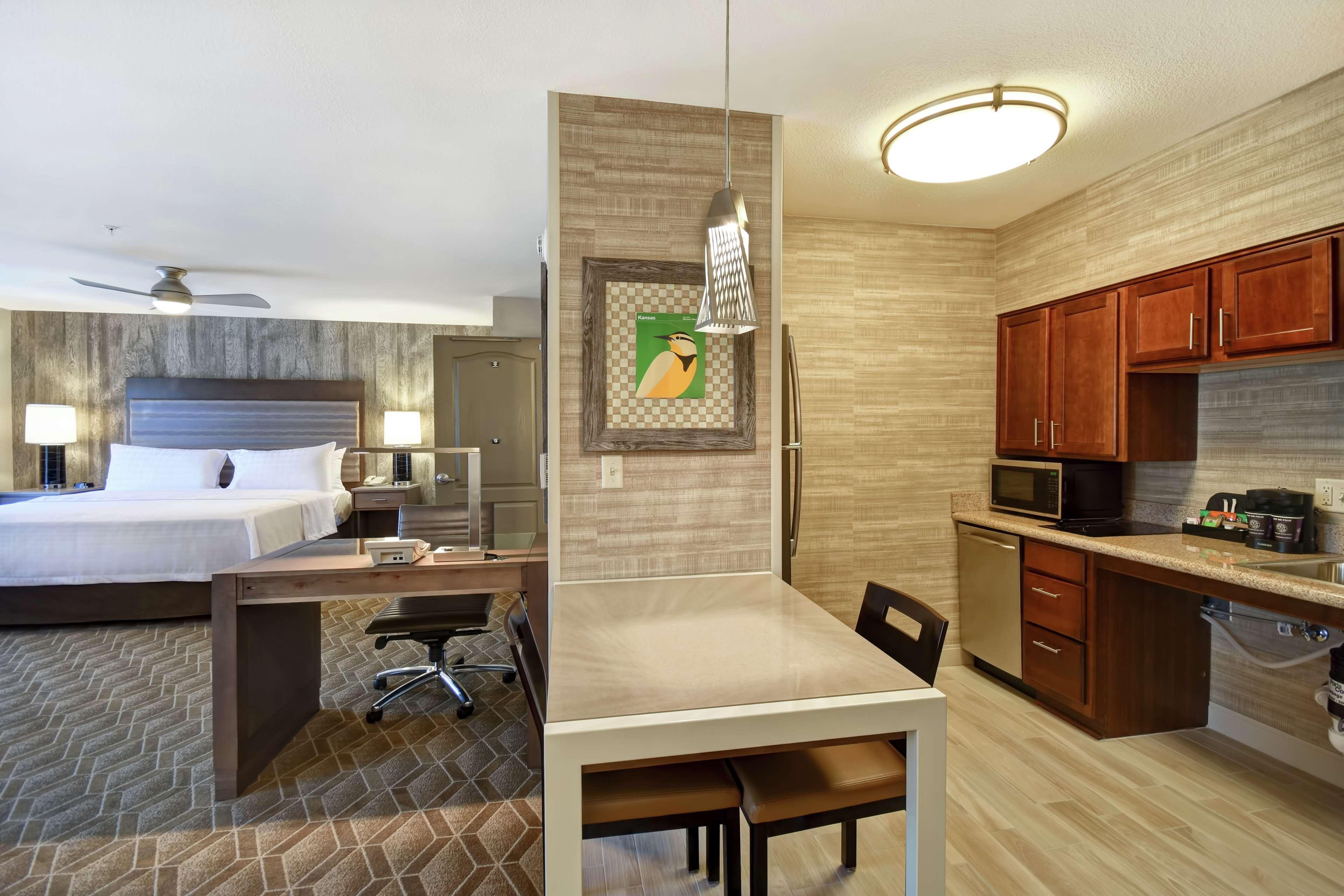 וויצ'יטה Homewood Suites By Hilton At The Waterfront מראה חיצוני תמונה